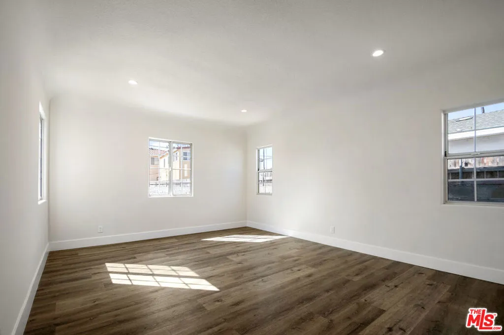 5218 Angeles Vista Boulevard, View Park, California 90043 home-pic-4